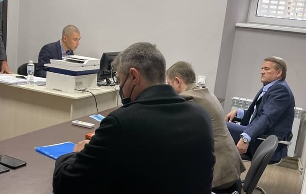 Подозреваемого в госизмене Медведчука отпустили под личное обязательство