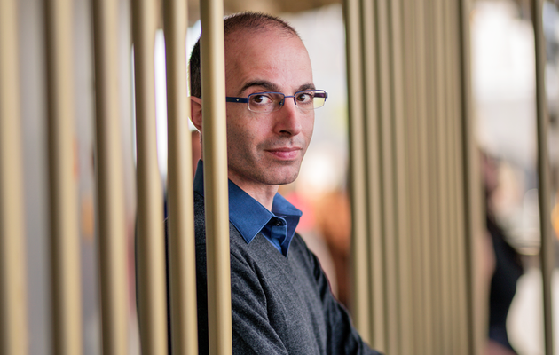 Харарі вважає, що штучний інтелект може почати домінувати над людиною