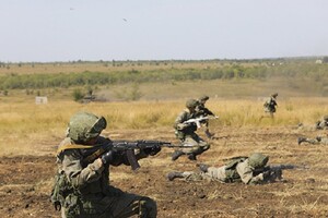 Біля українських кордонів перебуває близько 90 тис. російських військових — Міноборони України