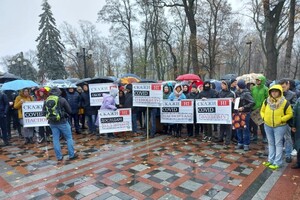 Антивакцинаторы Украины и Молдовы вышли на протесты с одинаковыми плакатами