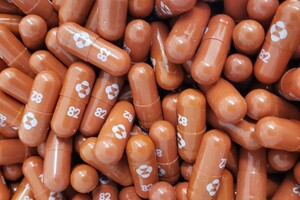 Минздрав дал добро на испытания антиковидных таблеток производства Pfizer и Merck