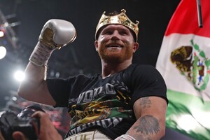 Мексиканский боксер Альварес нокаутировал американца Планта и стал абсолютным чемпионом мира