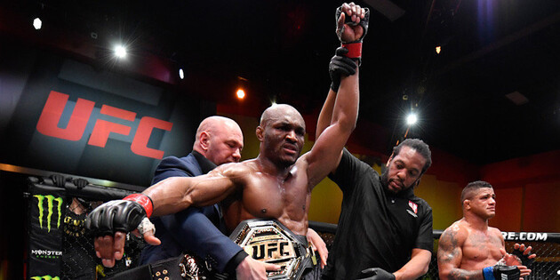 Усман выиграл реванш у Ковингтона и защитил титул на UFC 268