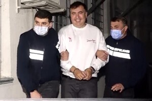 В Грузии показали видео с обедающим Саакашвили на 36-й день «голодовки». Саакашвили заявляет об обмане.