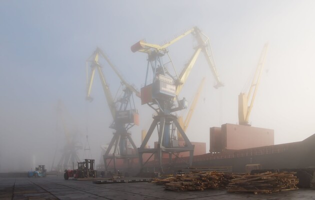 В Мариупольском порту нашли повод отложить отстранение от работы невакцинированных работников