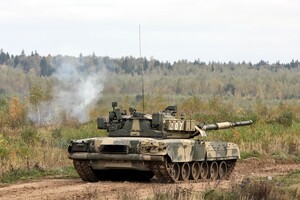 Росія перекинула до кордонів України батальйон танків Т-80У – Bloomberg