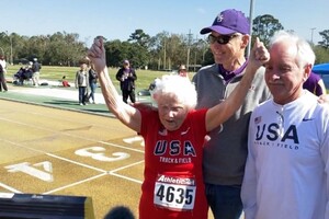 105-річна бігунка зі США встановила світовий рекорд на стометровій дистанції