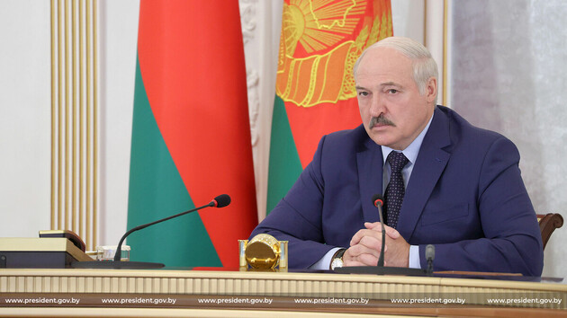 Лукашенко погрожує країнам-сусідам бомбардувальниками Росії 