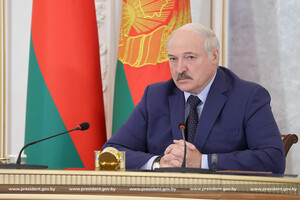 Лукашенко погрожує країнам-сусідам бомбардувальниками Росії 