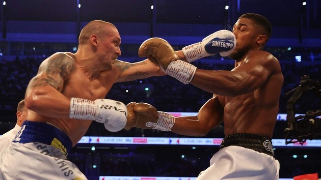 Усик отобрал у Джошуа все титулы