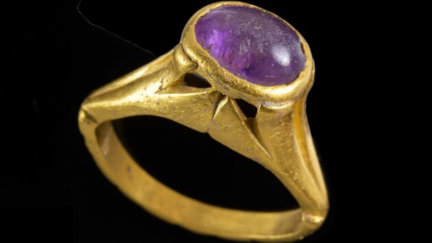 Археологи знайшли в Ізраїлі перстень, призначений для порятунку від похмілля