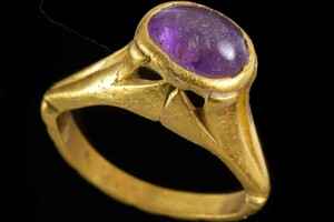 Археологи нашли в Израиле кольцо, предназначенное для спасения от похмелья