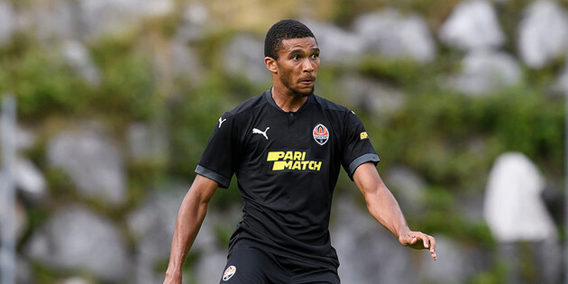 Мампассі народився у Донецьку