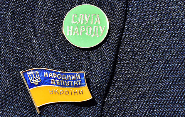 «Слуги народа» хотят исключить из фракции депутата, вошедшего в объединение Разумкова