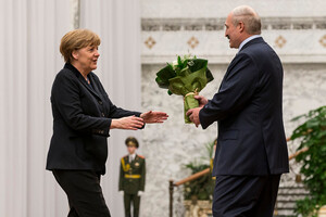 Меркель обсудила с Лукашенко миграционный кризис на границе