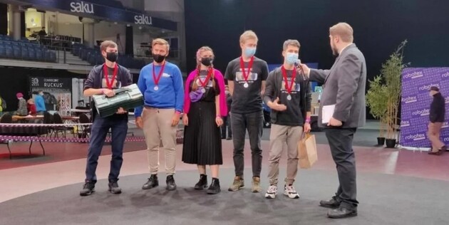 Робот української команди посів друге місце у проходженні лабіринту на швидкість