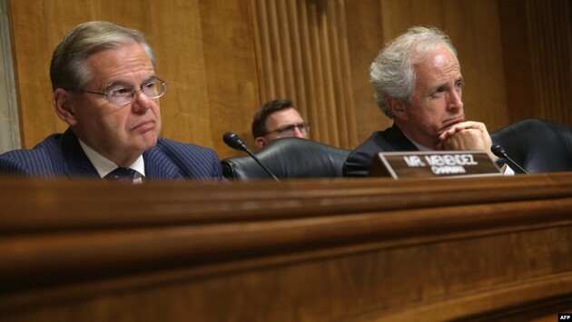 Демократы в Сенате США предлагают сокрушительные санкции в случае вторжения России в Украину