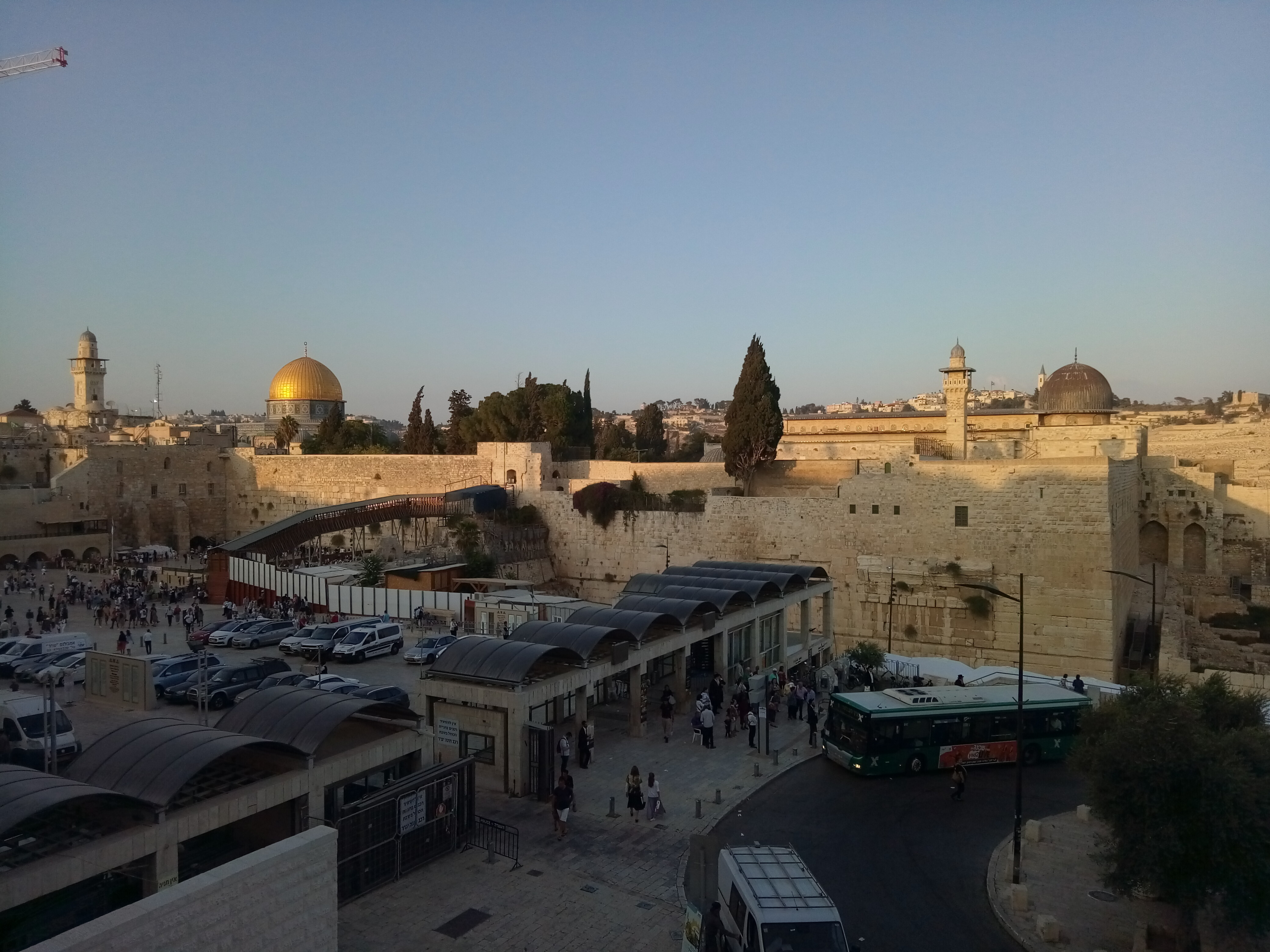 Член ХАМАСу влаштував стрілянину біля Храмової гори в Єрусалимі: один загиблий та троє поранено 