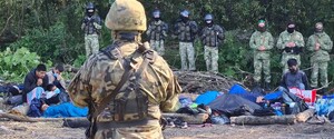 Польща заявила, що Білорусь продовжує звозити мігрантів до своїх кордонів.