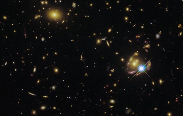 «Хаббл» зробив знімок галактики та її «клонів»
