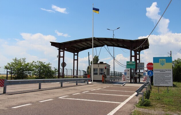Верещук обещает регулярные перевозки в Крым через КПВВ 