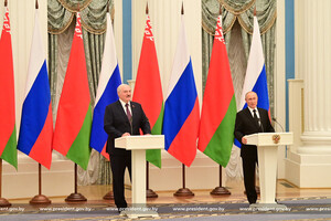 Режим Лукашенко активно подражает Путину — The Washington Post