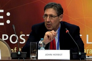 Бывший посол Хербст объяснил разные подходы Белого дома к Украине и России