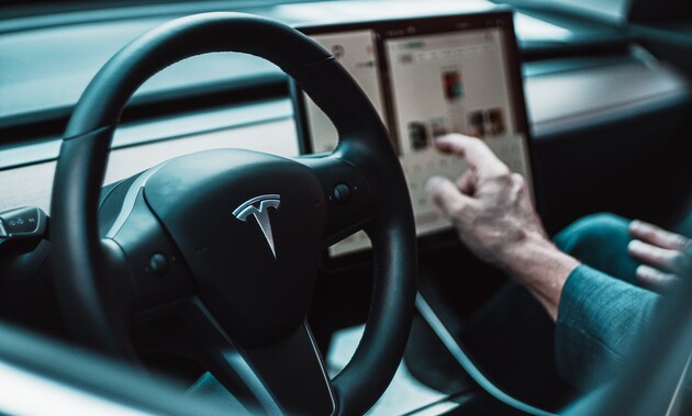 Автопілот Tesla тепер працюватиме з обов'язковим, неанонімним відеозаписом