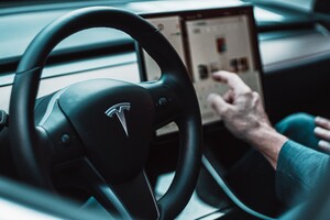 Автопілот Tesla тепер працюватиме з обов'язковим, неанонімним відеозаписом
