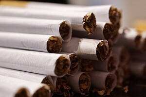 За рік нелегальний ринок тютюнових виробів в Україні зріс майже втричі — експерт