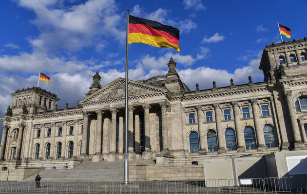 Німецькі військові готуються до перевезення пацієнтів із COVID, оскільки зараження досягли нового рекорду — Reuters
