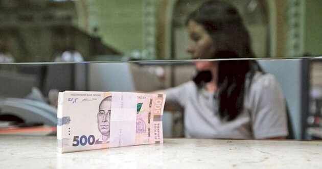 Перший банк в Україні відреагував поганими новинами через зменшення міжбанківської комісії Visa та Mastercard