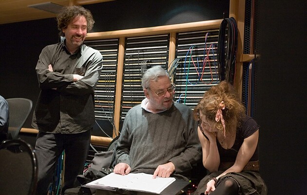 Стивен Сондхейм написал музыку к фильму "Суини Тодд, демон-парикмахер с Флит-стрит" Тима Бёртона