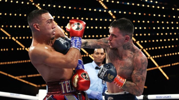 Лопес не смог защитит титулы в бою с Камбососом