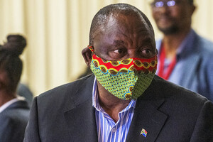 Президент ЮАР призвал отменить ограничения на поездки в его страну из-за «Омикрона»