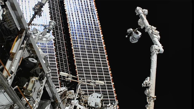 Астронавти NASA повернулися на борт МКС після багатогодинного перебування у відкритому космосі