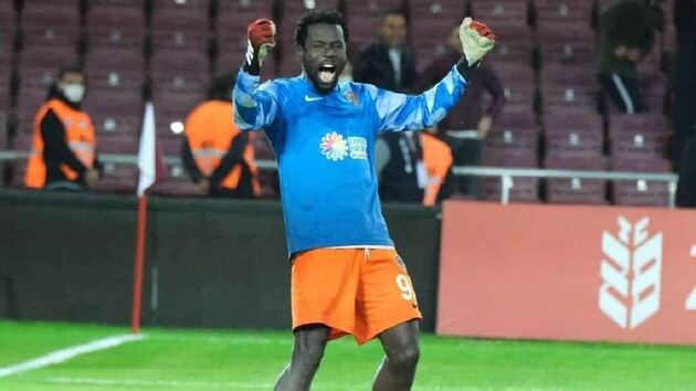 Діуф вивів свою команду у наступний етап