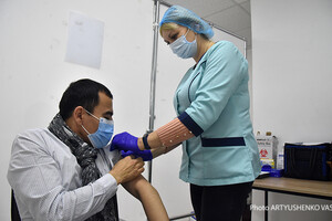 В Украине бустерные дозы могут вводить через девять месяцев после второй прививки — Ляшко