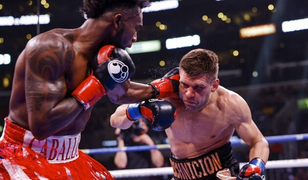 Деревянченко проиграл доминиканцу