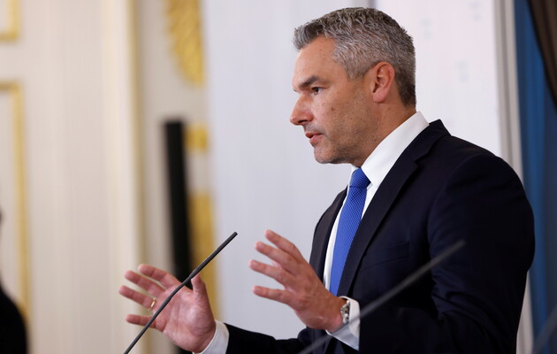 Новым канцлером Австрии официально стал Негаммер