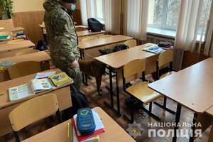 Масове мінування шкіл у Харкові - поліція продовжує пошуки вибухівки