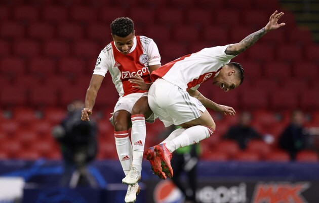 "Аякс" выиграл все матчи в группе