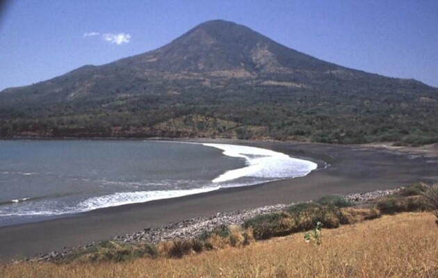 Еколог виступив проти будівництва міста біля підніжжя вулкана