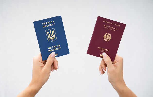 Множинне громадянство в Україні: біпатрид може втратити український паспорт у разі загрози нацбезпеці – експерт