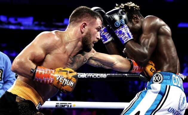 Ломаченко впевнено розібрався з Коммі