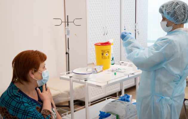 В Україні сьогодні дозволять вводити додаткову дозу вакцини