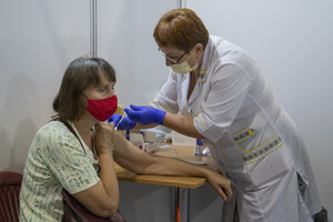 У МОЗ повідомили, скільки українців прострочило введення другої дози COVID-вакцини