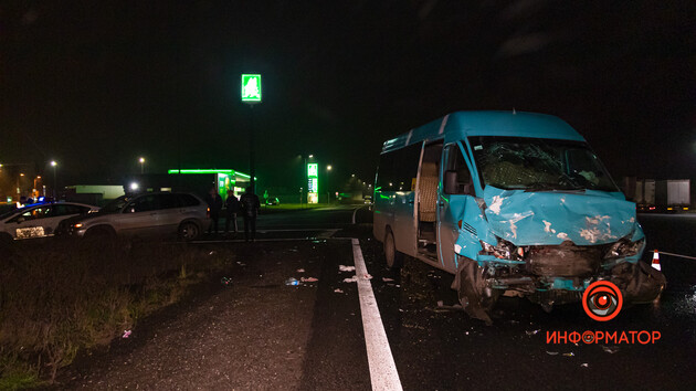 В столкновении маршрутки и BMW в Днепре пострадало шесть человек — видео