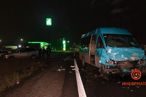 В столкновении маршрутки и BMW в Днепре пострадало шесть человек — видео