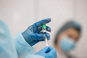 В Італії запровадили обов'язкову вакцинацію від COVID-19 для ряду професій: невакцинованим загрожує штраф
